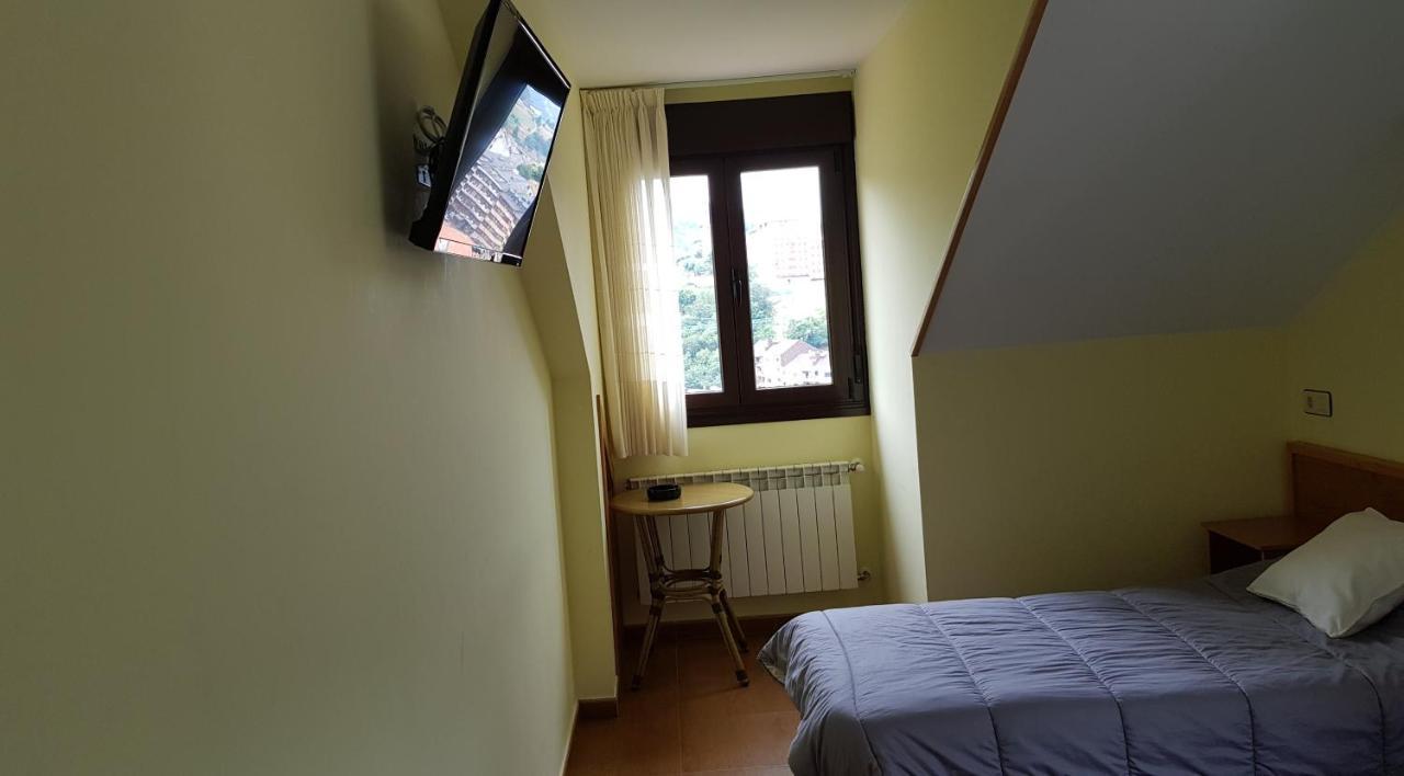 Hotel Alina Cangas De Narcea Eksteriør billede