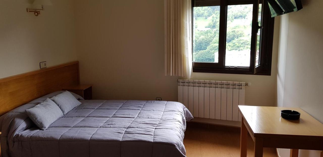 Hotel Alina Cangas De Narcea Eksteriør billede